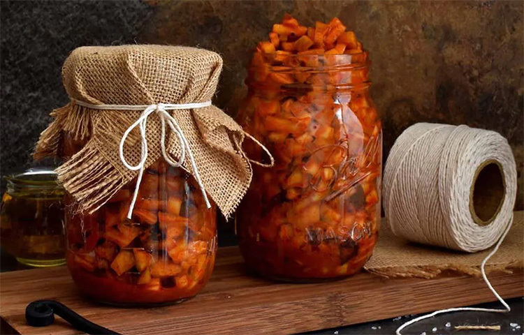 আম, মরিচ, লেবু, গাজর, বাঁধাকপি, রসুনের আচারে লবণ বেশি হলে আরও কিছুটা আচার তৈরি করুন। ছবি: সংগৃহীত