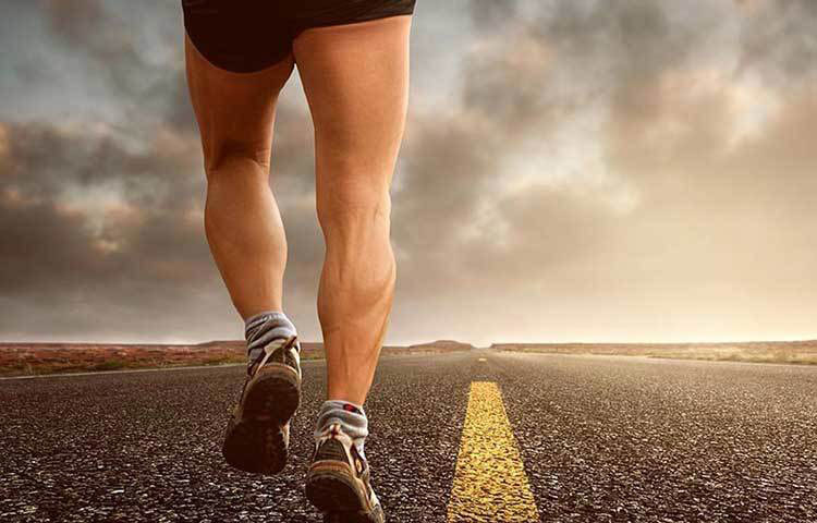 ওয়ার্কআউটের পর বরফ-ঠান্ডা পানি একেবারেই পান করবেন না। ওয়ার্কআউটের পর দেহের তাপমাত্রা বেড়ে যায়। সে সময় বরফ-ঠান্ডা পানি খেলে তা দেহের তাপমাত্রার সঙ্গে সামঞ্জস্য রাখতে পারে না। তাতে হজমের গোলমাল হতে পারে। বিশেষজ্ঞদের মতে, ওয়ার্কআউটের পর বরং সামান্য গরম পানি পান করুন।