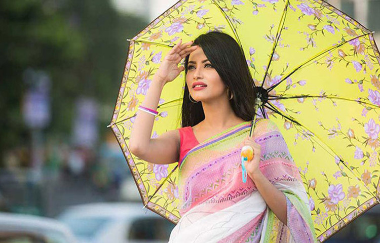 সুতির জামা পরুন। সানগ্লাস, সানস্ক্রিন, টুপি অথবা ছাতা অবশ্যই ব্যবহার করুন। ছবি: সংগৃহীত