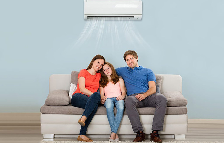 রোদ থেকে ঘেমেনেয়ে এসি ঘরে ঢুকে শরীর এলিয়ে দেবেন না। গরম-ঠান্ডার হেরফেরে সর্দি, কাশি ও জ্বরের কবলে পড়তে পারেন। অনেকে ১৬, ১৮, ২০ ডিগ্রিতেও এসি চালান। এটা ঠিক নয়। এসি অন্তত ২৪ ডিগ্রির উপরে থাকা উচিত। প্রয়োজনে ২৭ ডিগ্রিতে এসি চালিয়ে ফ্যান চালান। ছবি: সংগৃহীত