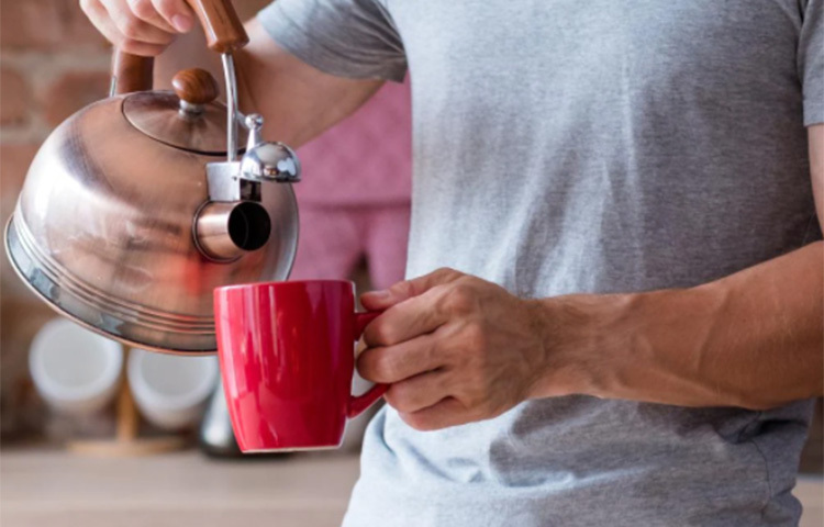 রক্ত চলাচল: শরীরে রক্ত চলাচল সচল রাখে গরম পানি । ফলে শরীর অনেক ঝরঝরে আর সতেজ থাকে। ছবি: সংগৃহীত
