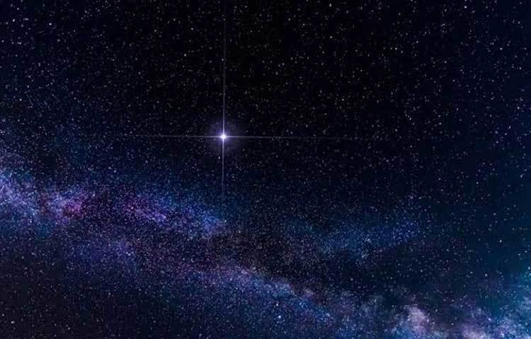 তবে এই লাইট হাউস হোটেলকে পাঁচতারা হোটেলের সঙ্গে গুলিয়ে ফেলবেন না যেন! পাঁচতারা হোটেলের মতো ব্যবস্থা এখানে আপনি পাবেন না। তবে আকাশে কাচের টুকরোর মতো তারার ছড়িয়ে থাকা, নির্জন পরিবেশে সমুদ্রের ডাক যে কোনো রোমাঞ্চ প্রিয় পর্যটককে মুগ্ধ করবে।