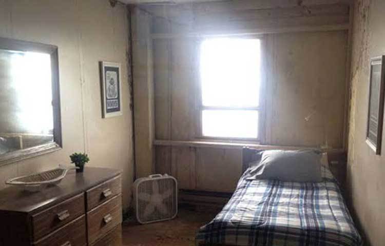 সমুদ্রের মাঝে কী ভাবে গড়ে তোলা হল এই হোটেল? আসলে এটা আগে একটা লাইট হাউস ছিল। আমেরিকা কোস্ট গার্ডরা এই লাইট হাউস ব্যবহার করতেন।