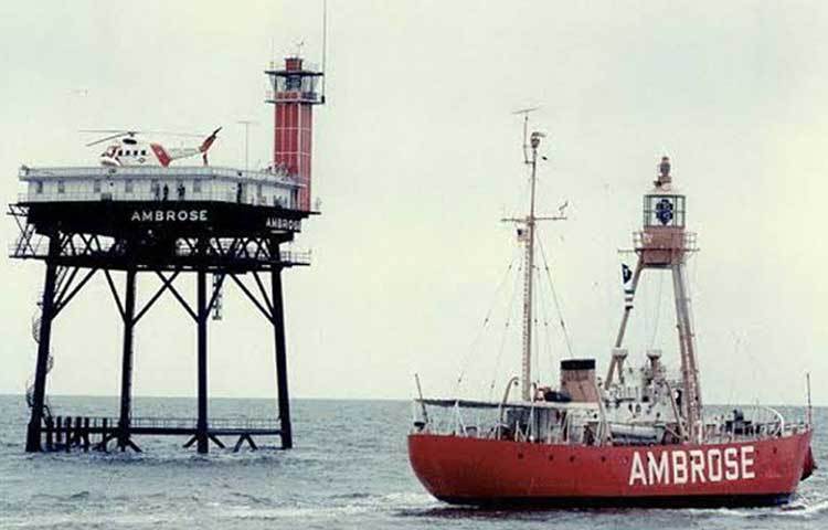 ১৮৫৪ সালে জাহাজকে দুর্ঘটনার হাত থেকে রক্ষা করার জন্য এই লাইট হাউস গড়ে তোলা হয়েছিল। ১৯৬০ সালে নতুন করে এই লাইট হাউসের মেরামতি করা হয়। লোহার কাঠামো সরিয়ে দিয়ে স্টিলের কাঠামো দেয়া হয়।