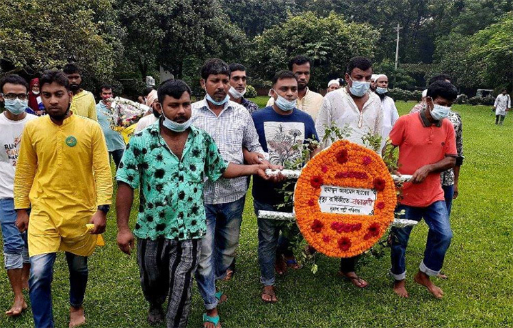 নুহাশপল্লীর ব্যবস্থাপক মো. সাইফুল ইসলাম বুলবুল বলেন, স্যারের এবারের মৃত্যুবার্ষিকীতে পরিবারের সদস্য এবং কোনো লেখক আসেননি। ছবি: মো. আমিনুল ইসলাম