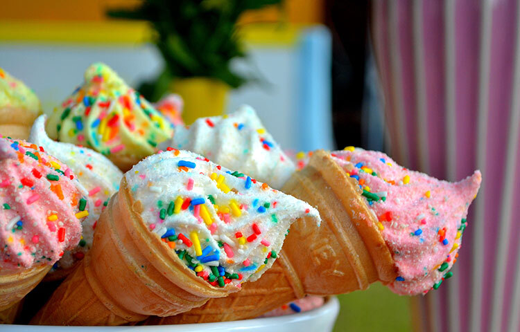 আইসক্রিমে ক্যালশিয়াম ও ফসফরাস জাতীয় মিনারেলস থাকে যা হাড় শক্ত রাখতে সাহায্য করে। ছবি: সংগৃহীত