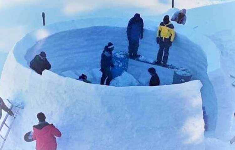 এর জন্য শুধু ব্যাগপত্র গুছিয়ে যেতে হবে গুলমার্গে। কারণ, গুলমার্গে তৈরি হয়েছে ভারতের প্রথম ইগলু রেস্তোরাঁ। যা এশিয়ার সব ইগলু রেস্তোরাঁ মধ্যে আকারে সবচেয়ে বড়। ছবি: সংগৃহীত