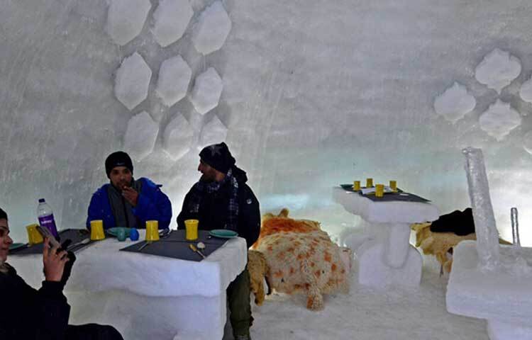 বিশ্বের বহুদেশে অনেক আগে থেকেই ইগলু কাফের প্রচলন রয়েছে। বিশেষ করে সুইজারল্যান্ডে বহুল প্রচলিত ইগলু কাফে। তবে ভারতে এই প্রথম। ছবি: সংগৃহীত