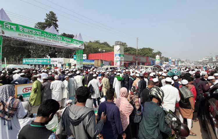 আজ (শুক্রবার) কড়া নিরাপত্তার মধ্য দিয়ে শুরু হয়েছে বিশ্ব ইজতেমার প্রথম পর্ব। এই পর্বে অংশ নিয়েছেন মাওলানা সাদ কান্ধলভীর বিরোধী হিসেবে পরিচিত মাওলানা জুবায়েরের অনুসারীরা। ছবি: বিপ্লব দিক্ষিৎ