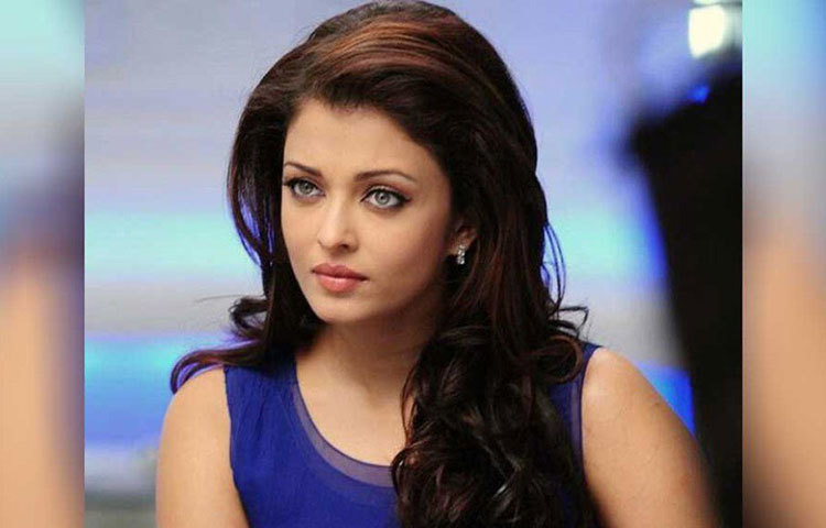 গ্লামার জগতে প্লাস্টিক কথাটির মানে যে ব্যক্তির সৌন্দর্য নিজস্ব নয়। ‘ফেক’ বা বাইরে থেকে আরোপিত। কৃত্তিমতার সাহায্য নিয়ে সে সুন্দর।