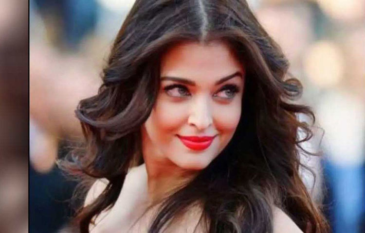 ঐশ্বরিয়ার মতো বিশ্বসুন্দরীর সম্পর্কে এই মন্তব্যে সে সময় তোলপাড় হয়ে ওঠে মিডিয়া, সোশ্যাল মিডিয়া। অ্যাশ ভক্তরা ক্ষোভে ফেটে পড়েন।