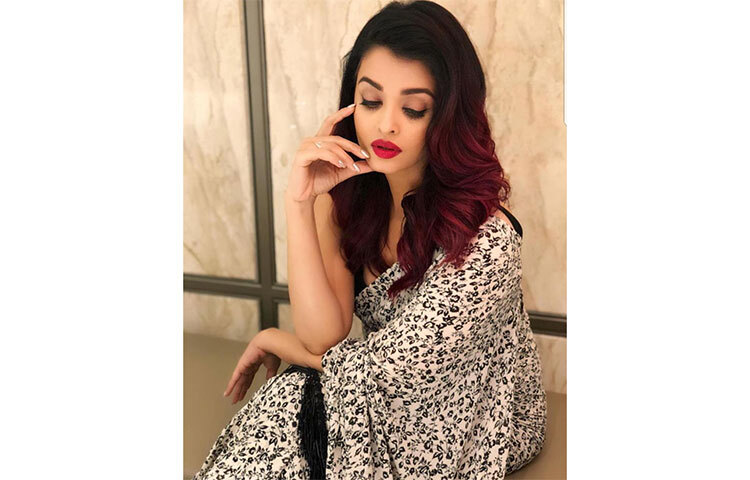 আবেদনময়ীদের তালিকায় ২৮ তম স্থানে রয়েছে ঐশ্বর্য রাই বচ্চন। দশকের পর দশক তার আবেদনে ও সৌন্দর্যে মুগ্ধ দর্শক। ছবি: সংগৃহীত