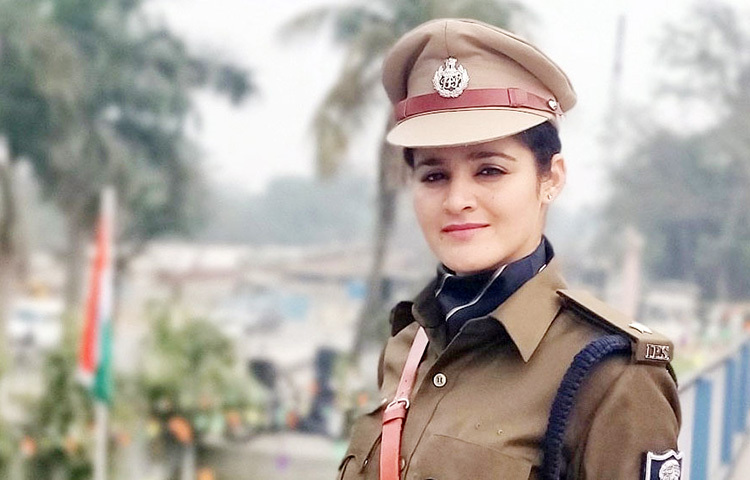 তিনি ভারতের বিহারের একজন আইপিএস অফিসার মানে পুলিশ কর্মকর্তা। নাম নভজোৎ সিমি। ২০২০ সালে এই পরীক্ষায় উত্তীর্ণ হয়েছেন তিনি। ছবি: সংগৃহীত