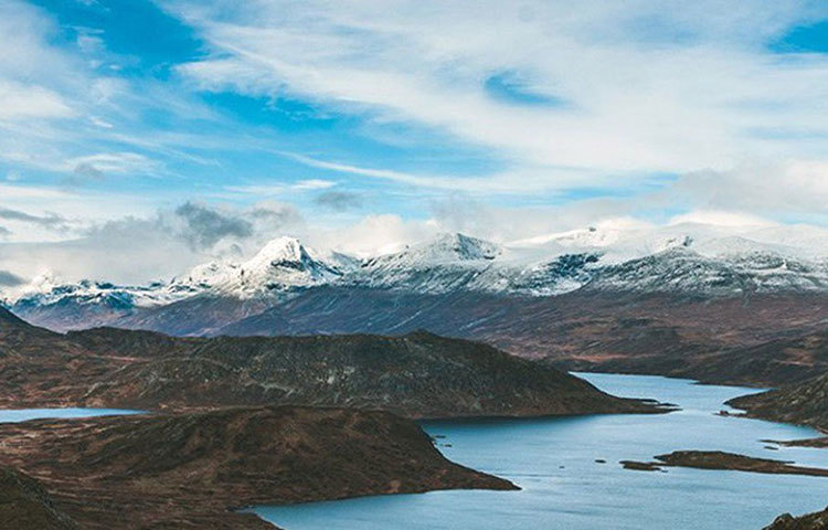 উষ্ণায়নের ফলে বরফের স্তর গলে যাওয়ায় এত বছর পর সেগুলো ফের উপরে উঠে এসেছে।