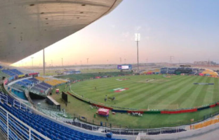 চিয়ারলিডার্স নেই। ওপেনিং সেরেমনি নেই। এমন কী মাঠে দর্শকরাও আসতে পারবেন না এবার। আইপিএলে এবার নেই-এর তালিকা বেশ বড়।