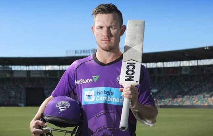 ভারতে তিন ম্যাচের একদিনের সিরিজের দলে ছিলেন ২৯ বছর বয়সি এই ওপেনার। কিন্তু কোনো ম্যাচে সুযোগ পাননি। দেশে ফিরে গত ২৪ জানুয়ারি বল হাতে ভেলকি দেখিয়েছেন। ২১ রানে নিয়েছেন পাঁচ উইকেট নিয়ে স্পিনার হিসেবেও ম্যাচ জিতিয়েছেন।