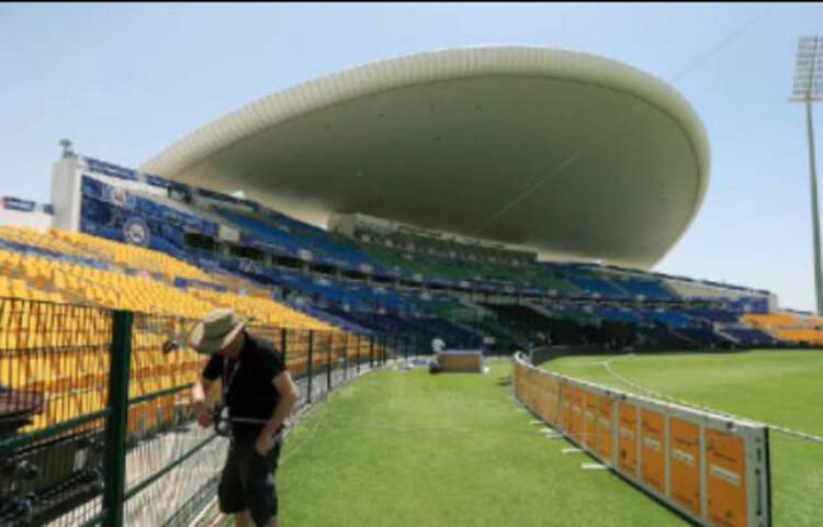 এই নিয়ে পর পর দুবছর আইপিএলের উদ্বোধনী অনুষ্ঠান হল না। গত বছর পুলওয়ামায় সেনা কনভয়ে জঙ্গি হামলার ঘটনার জেরে আইপিএলের উদ্বোধনী অনুষ্ঠান বন্ধ রেখেছিল বিসিসিআই। শহিদ পরিবারগুলিকে আর্থিক অনুদানের জন্যই বোর্ড উদ্বোধনী অনুষ্ঠানের খরচ বাঁচিয়েছিল।