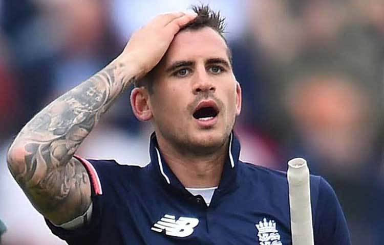 ডি’আর্কি শর্টের মতো অ্যালেক্স হেলসও ওপেনার। তফাত হল, হেলস হলেন ইংল্যান্ডের ক্রিকেটার। আইপিএল নিলামে তারও বেস প্রাইস ছিল ১ কোটি টাকা। কিন্তু কোনও ফ্র্যাঞ্চাইজি তাকে নেয়নি। বিগ ব্যাশ লিগে সিডনি থান্ডারের হয়ে তিনি রীতিমতো ধারাবাহিক।