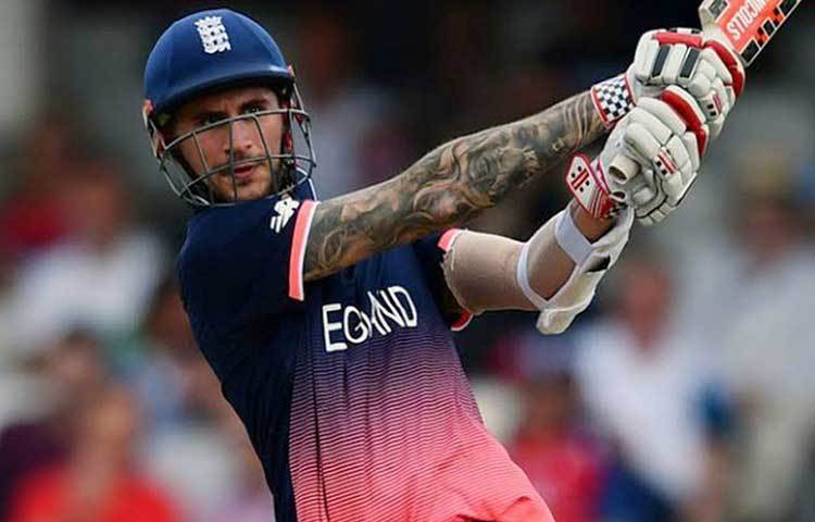 গত ২৪ জানুয়ারি হোবার্ট হারিকেনসের বিরুদ্ধে ৪২ বলে ৬৩ রান করেন হেলস। যাতে ছিল পাঁচটি চার ও চারটি ছয়। যদিও সতীর্থদের সাহায্য পাননি তিনি। ফলে হেরে যায় তার দল। হেলসের ধারাবাহিকতা সত্ত্বেও সিডনি এই মুহূর্তে রয়েছে ষষ্ঠ স্থানে। দল জিতেছে পাঁচটি ম্যাচে, হেরেছে সাতটিতে।