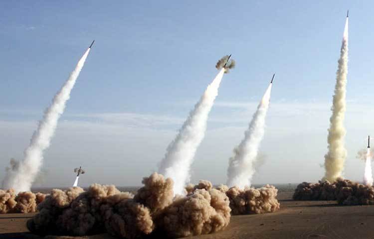 এই ক্ষেপণাস্ত্র হামলার প্রতিশোধ নেয়ার চেষ্টা করা হলে ওই অঞ্চলে মার্কিন মিত্ররা আক্রান্ত হবে বলে হুমকি দিয়েছে ইরানের বিপ্লবী গার্ড বাহিনী।