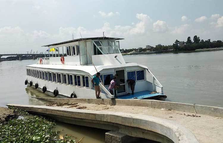 ফ্রান্সের বিখ্যাত ‘নেভিক্যুলাস’ কোম্পানির আন্তর্জাতিকমানের ডিজাইনে নির্মীত নৌযান ‘আয়রন’।