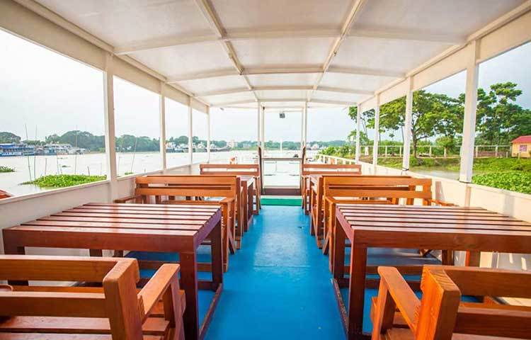 নিরব পরিবেশে প্রাকৃতিক দৃশ্য দেখার সুযোগ পাওয়া যাবে এ নৌযানে।