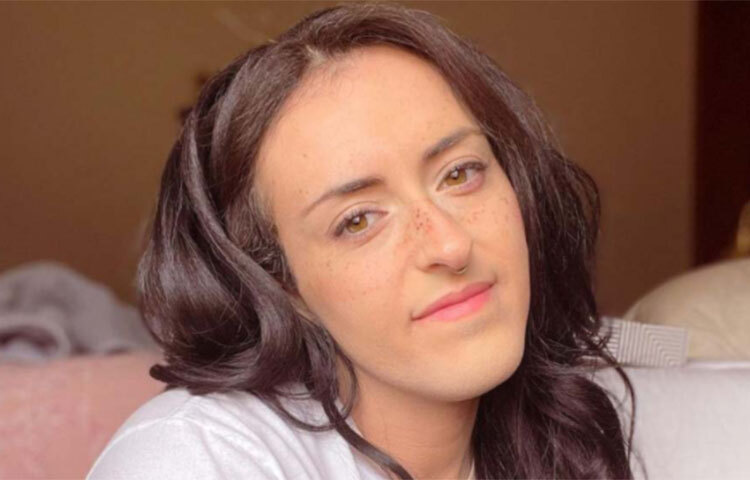 এখন ইশা চান, তার মতো যারা নিজেদের পরিচয় নিয়ে দ্বিধাগ্রস্ত তাদের তিনি সাহায্য করবেন। দিশা দেখাবেন ঠিক পথটি চিনে নিতে। ছবি: সংগৃহীত