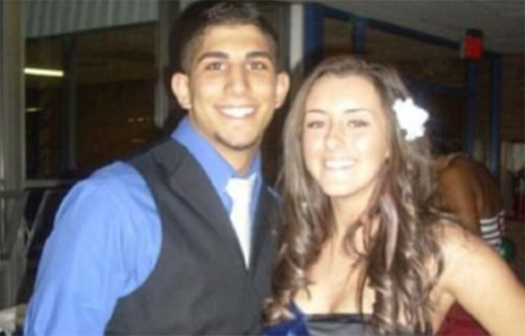 অথচ এই ইশাই ২০১৫ সালের আগে তার বয়সি আর পাঁচটি মেয়ের মতোই মেকআপ প্রেমী, সাজগোজ প্রেমী তরুণী ছিলেন। এমনকি এক জন প্রেমিকও ছিল তার। ছবি: সংগৃহীত