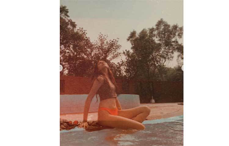 সম্প্রতি ইন্সটাগ্রামে প্রকাশিত জেসিয়ার এই ছবি তুমুল আলোচিত সমালোচিত হয়।