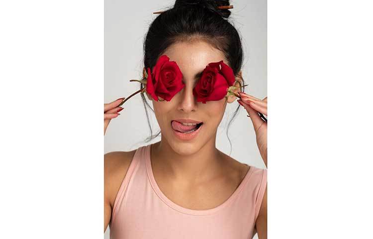 গোলাপের চোখে বিশ্ব দেখছেন জেসিয়া!