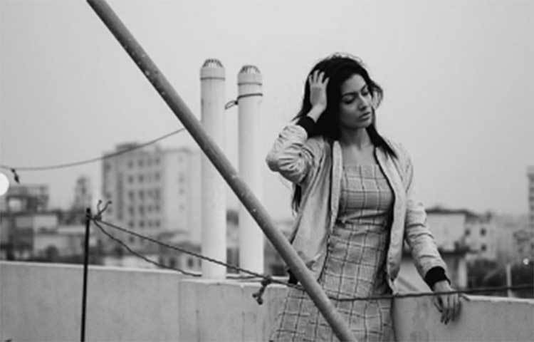 চিন্তামগ্ন জেসিয়া!