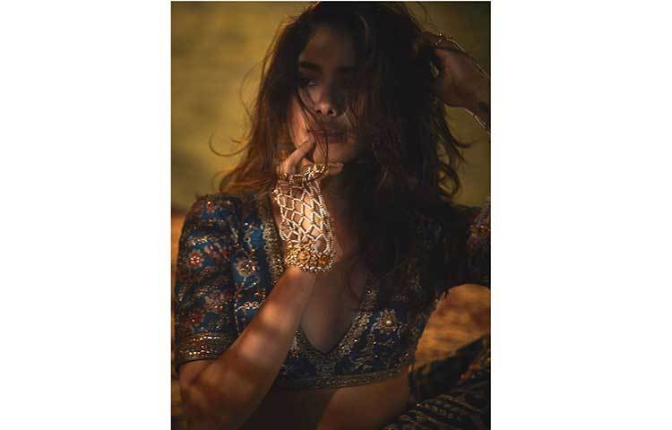 জাহ্নবীর এই ছবি নিয়ে তার ভক্তরা লুফে নিয়েছে।