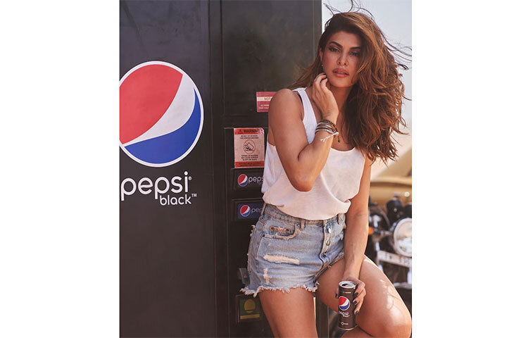 নিজের অভিনয় ও নাচে বরাবরই মুগ্ধ করেছেন দর্শকদের জ্যাকুলিন। ছবি: সংগৃহীত