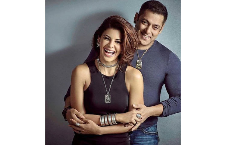 অনেক স্বেচ্ছাসেবী সংস্থার পাশে দাঁড়িয়েছেন এই নায়িকা। বন্যপ্রাণের সুরক্ষার সঙ্গে শিশুদের প্রাথমিক শিক্ষার বিষয়ে গুরুত্বপূর্ণ ভূমিকা রয়েছে তার। শিশুদের প্রাথমিক শিক্ষার জন্য লন্ডনে ৪০০০ ইউরো জোগাড় করেছিলেন জ্যাকুলিন ফার্নান্দেজ।