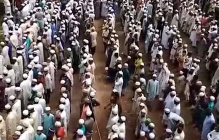 তার বয়স হয়েছিল ৫৬ বছর। তিনি স্ত্রী, তিন ছেলে ও চার মেয়েসহ অসংখ্য গুণগ্রাহী রেখে গেছেন।