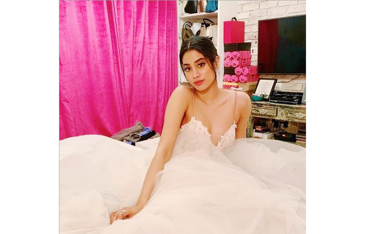 শ্রীদেবী কন্যা জাহ্নবী কাপুর অপেক্ষায় রয়েছেন তার পরবর্তী ছবি মুক্তির জন্য। ছবি: ইনস্টাগ্রাম