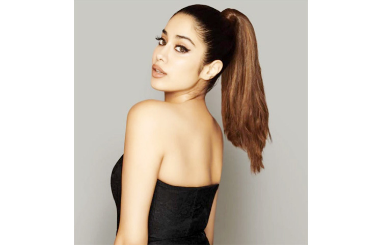 আবেদনময়ী রূপে জাহ্নবীর ফটোশুট। ছবি: ইনস্টাগ্রাম