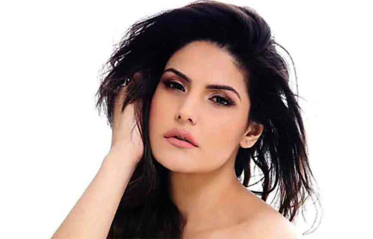 সম্প্রতি নিজের ক্যারিয়ার নিয়ে মুখ খুলেছেন জেরিন। এতো বছরেও কেনো ছাপ ফেলতে পারেননি? একটি সংবাদমাধ্যমে জারিনের দাবি, এর অনেকগুলো কারণ রয়েছে। সবচেয়ে গুরুত্বপূর্ণ কারণ হলো, এ ইন্ডাস্ট্রিতে টিকে থাকতে গেলে খুব স্পেশাল হতে হবে। ছবি: সংগৃহীত