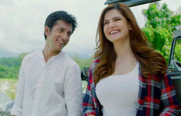 গত বছর একটি ওটিটি প্ল্যাটফর্মের জন্য অন্য রকমের কাজ করেছেন জেরিন। নায়িকার খোলস ছেড়ে চরিত্রনির্ভর ‘হম ভি অকেলে তুম ভি অকেলে’-তে মুখ দেখিয়েছেন। সমকামী মানসী দুবের চরিত্রে তিনি মন্দ নন- এ কথা বলেছেন অনেকে। ছবি: সংগৃহীত