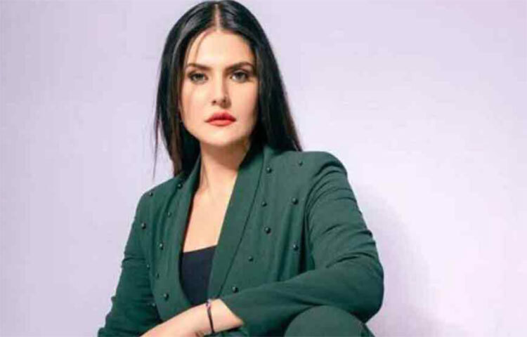 অভিষেকে এমন সুযোগ পেলেও তার ফায়দা তুলতে ব্যর্থ জেরিন খান। বলিউডে প্রায় ১২ বছর কাটানোর পরে কেনো ছাপ ফেলতে পারলেন না? এতদিন পর ‘আসল’ কারণ জানিয়েছেন জেরিন। ছবি: সংগৃহীত