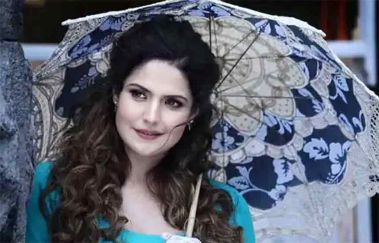 জেরিনকে সেটে দেখামাত্র তাকে অভিনয়ের অফার দিয়েছিলেন সালমান। পরে সালমান বলেছিলেন, মনে হয়েছিল, ওকে একেবারে আমার পরের ছবির নায়িকার মতো দেখতে। ঠিক যেন ‘বীর’-এর মিষ্টি রাজকুমারী। ছবি: সংগৃহীত