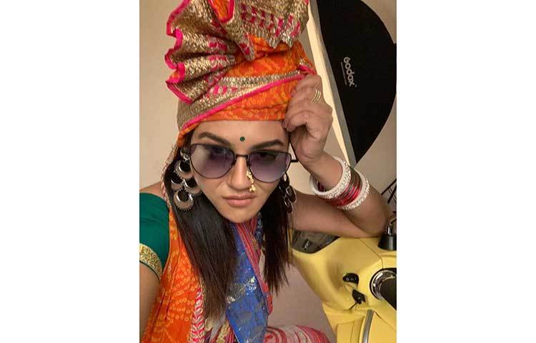 সেলফিতে জয়া।