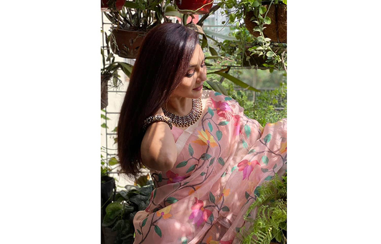 বিভিন্ন অনুষ্ঠানেও জয়া শাড়ি পরে অংশগ্রহণ করেন। ছবি: ফেসবুক