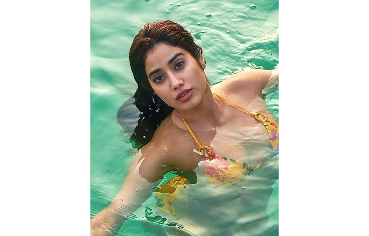 হলুদ রঙের এই বিকিনির দাম ১৭ হাজার রুপি। ছবি: সংগৃহীত