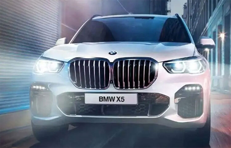 জাহ্নবী তার সংগ্রহে বিএমডব্লিউ এক্স-৫ সিরিজের মডেল কিনে রেখেছেন। ছবি: সংগৃহীত