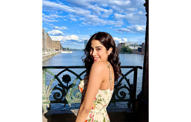 বেড়াতে বরাবরই ভালোবাসেন জাহ্নবী। এই ছবিটি বার্লিনে তোলা। ছবি: সংগৃহীত