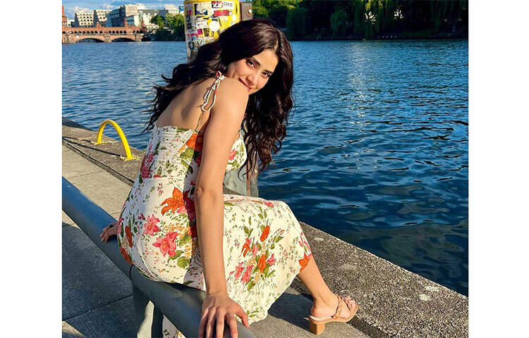 ভ্রমণের নেশায় মত্ত শ্রীদেবী কন্যা। ছবি: সংগৃহীত