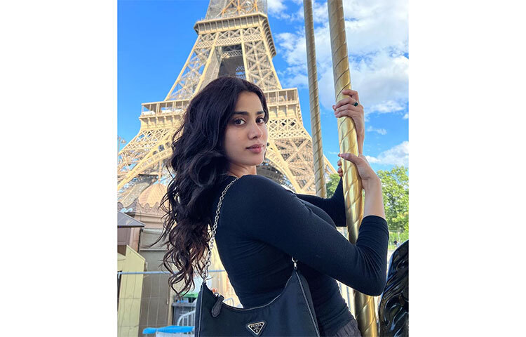 প্যারিসে শুটিংয়ে ব্যস্ত জাহ্নবী। ছবি: সংগৃহীত