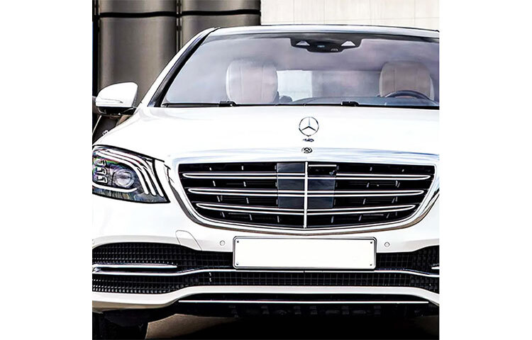 ১ কোটি ৬২ লাখ রুপি মূল্যের মার্সিডিজ বেঞ্জ সিরিজের এস ক্লাস মডেলটিও রয়েছে অভিনেত্রীর কাছে। ছবি: সংগৃহীত