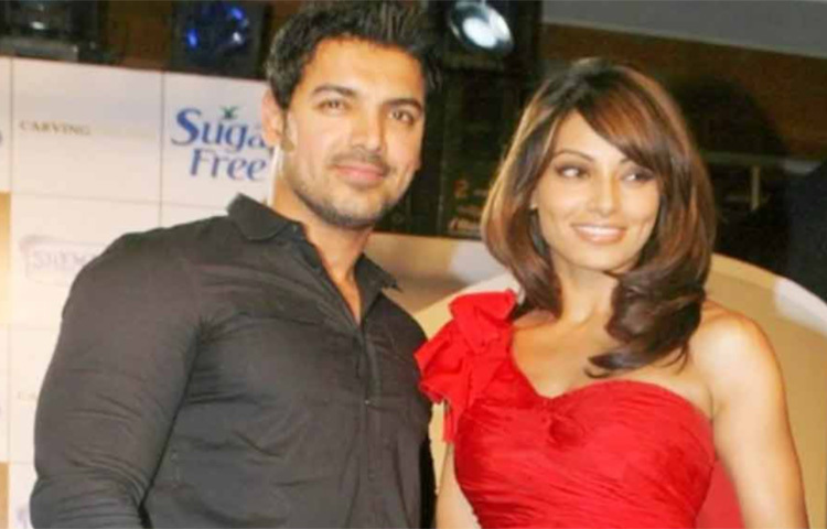 ২০০২ থেকে ২০১১ সালে জন-বিপাশা একটা সময় মায়া নগরীর ‘মিথ’ হয়ে গিয়েছিলেন। অথচ কেউ জানেন না, আরও এক বাঙালি মেয়ের প্রেমে মজেছিলেন এই অভিনেতা। কে সেই বাঙালি মেয়ে? বলিউড বলছে, তিনি সেনসুন্দরী রিয়া। সুচিত্রা সেনের ছোট নাতনি। খুবই অল্প দিনের প্রেম। কিন্তু খুবই নাকি গাঢ় ছিল তাদের সম্পর্ক। ছবি: সংগৃহীত